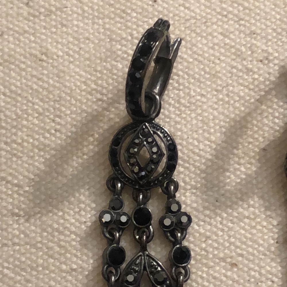 Black and Gray Vintage Monet Dangly Earrings. Has a goth Victorian vibe. 🖤 - Picture 2 of 16